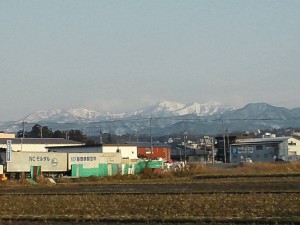 きょうは爽やかな晴天。昨日の雪で再び雪化粧した山々がきれいでした